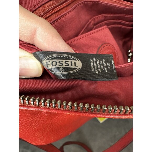 Fossil Red Leather Credit Card Slots Zipper Closure Crossbody Bag - Picture 12 of 16